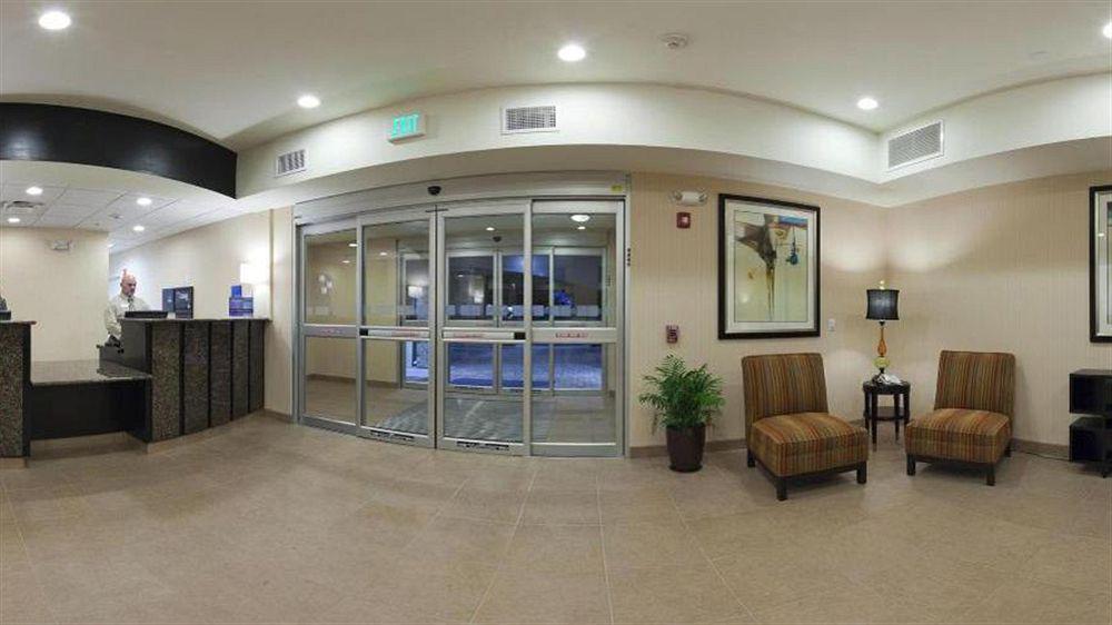 Holiday Inn Express & Suites North Topeka Bagian luar foto