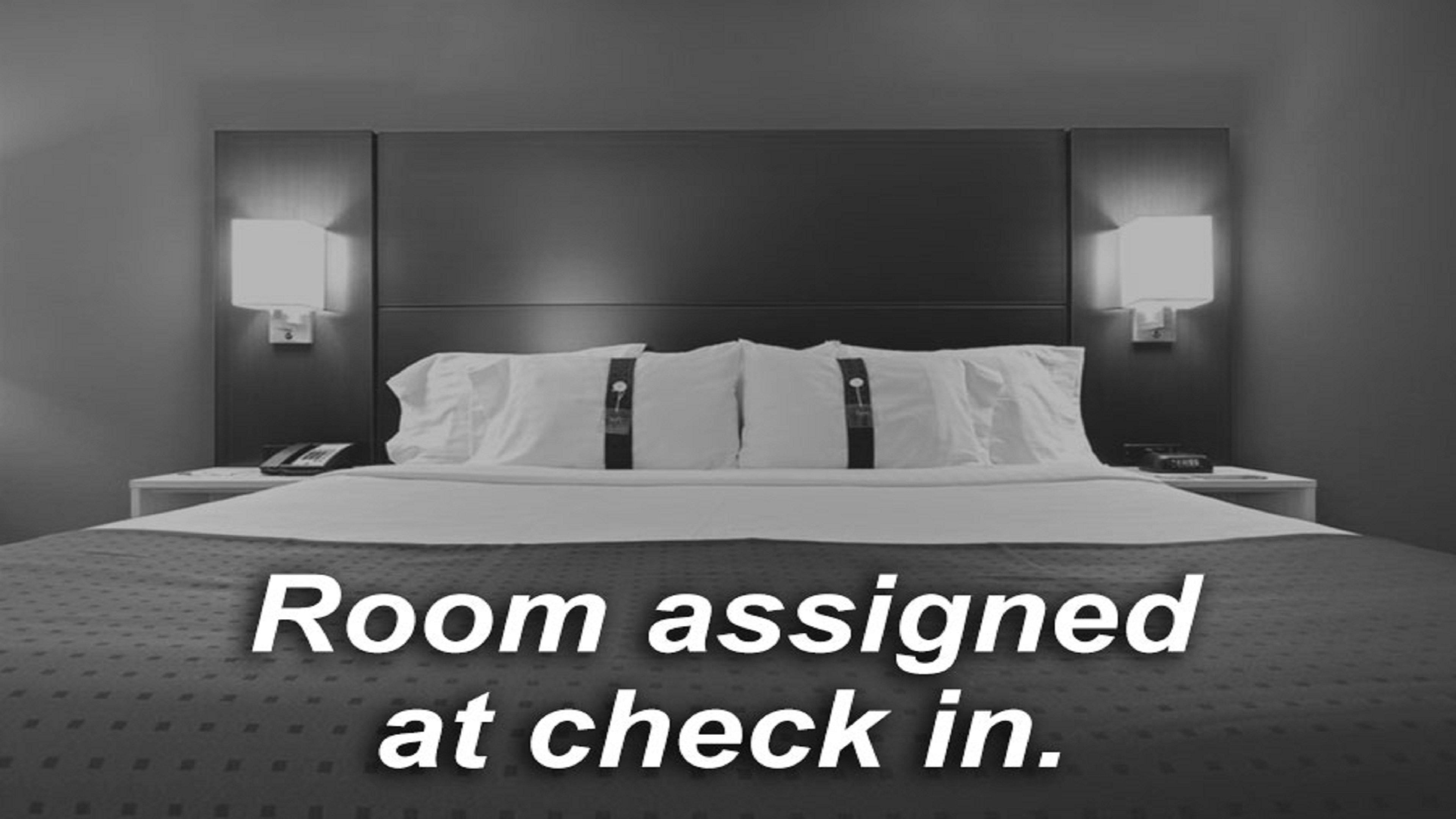 Holiday Inn Express & Suites North Topeka Bagian luar foto