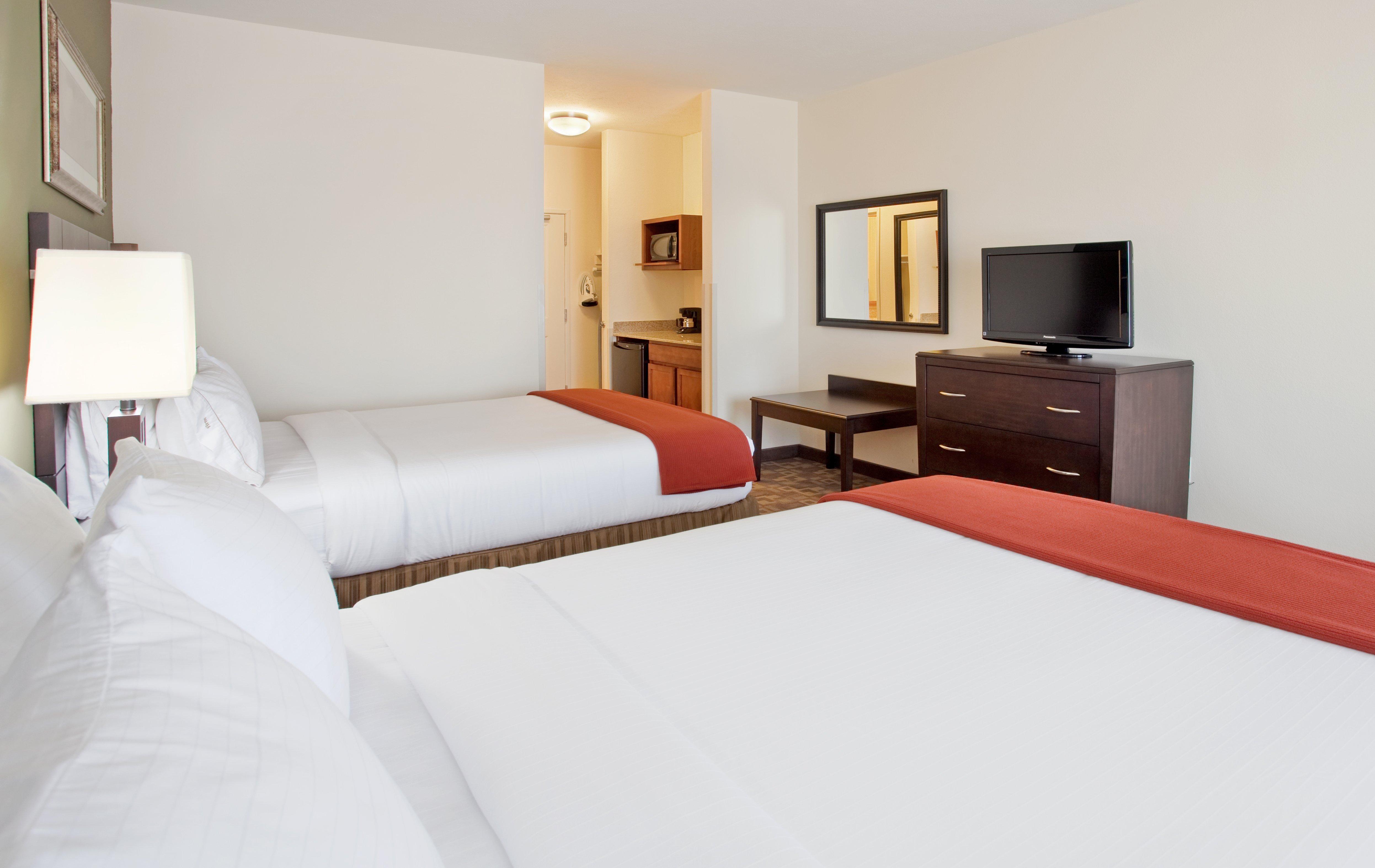 Holiday Inn Express & Suites North Topeka Bagian luar foto