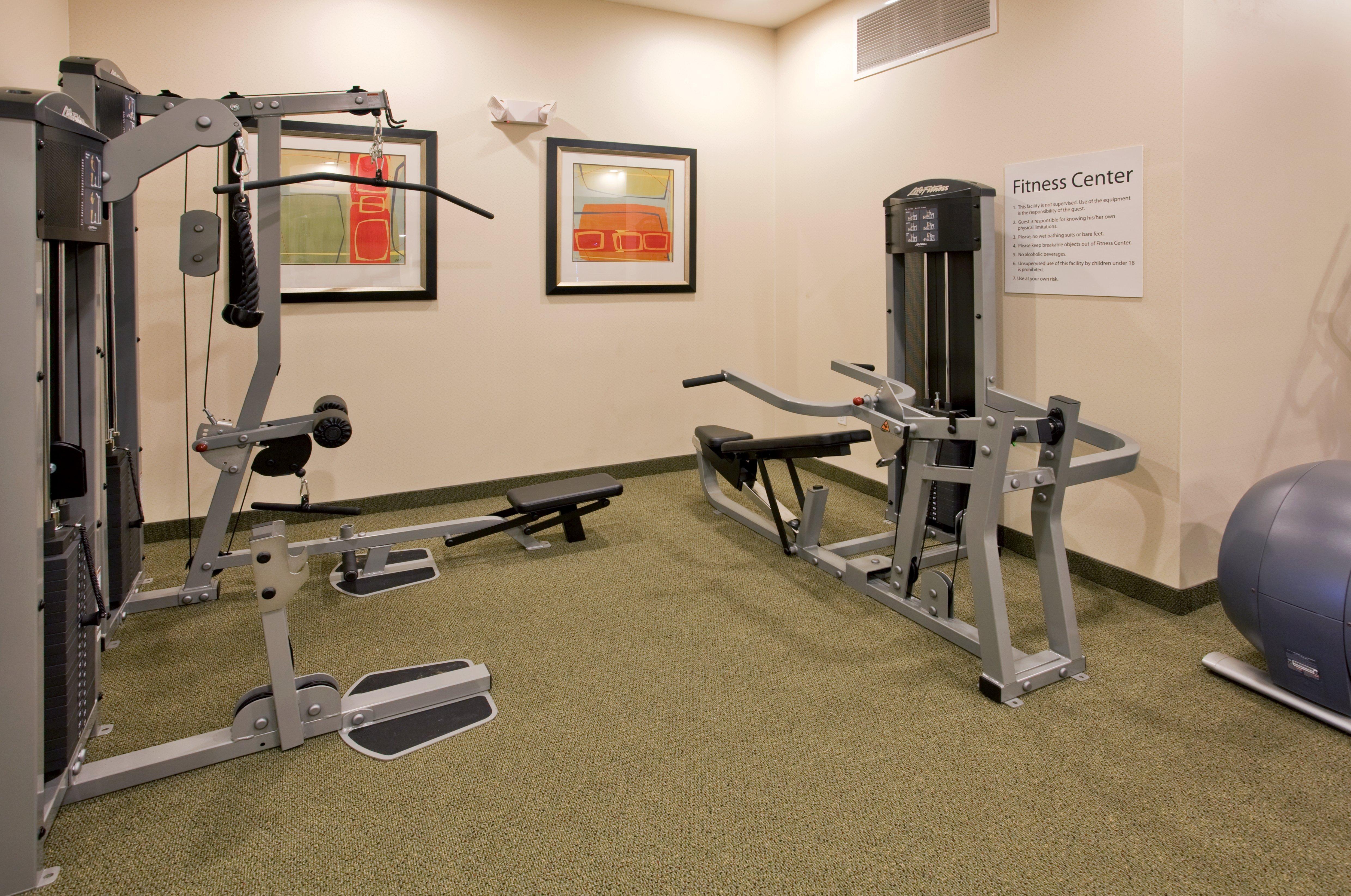 Holiday Inn Express & Suites North Topeka Bagian luar foto