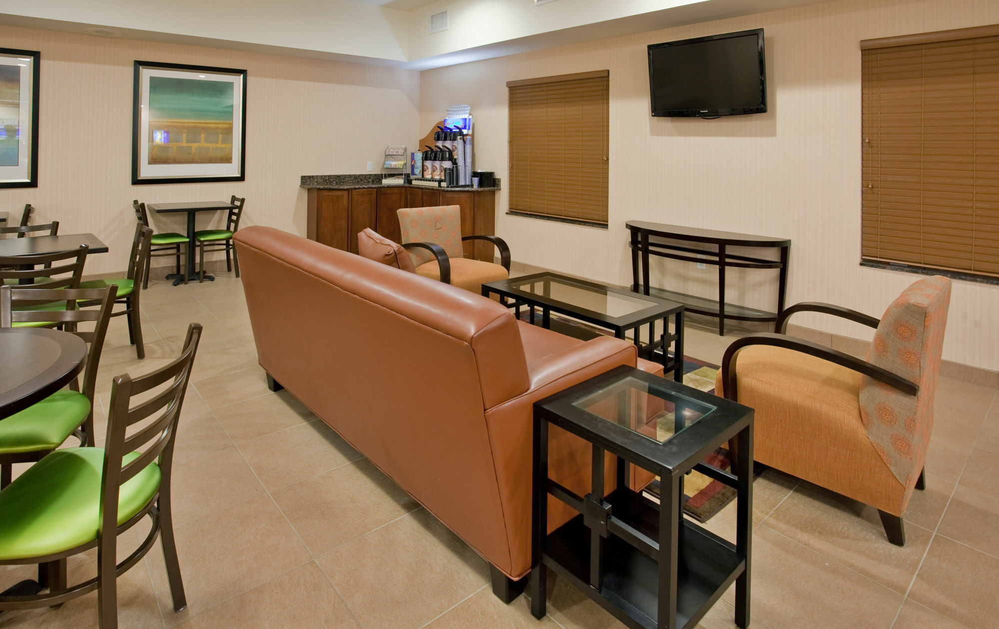 Holiday Inn Express & Suites North Topeka Bagian luar foto
