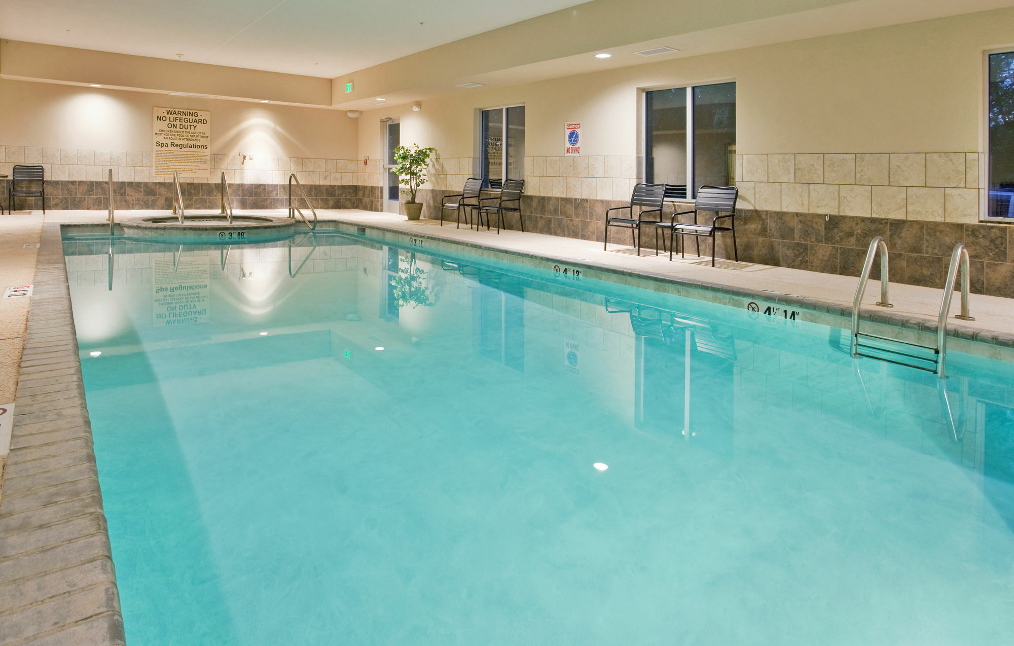 Holiday Inn Express & Suites North Topeka Bagian luar foto